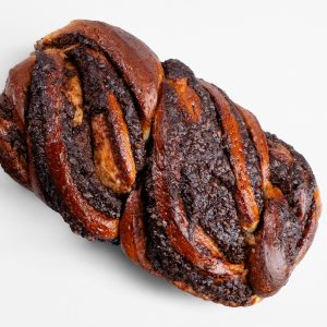 Cozonac cu cacao belgiană și nucă, însiropat cu rom Bum Bum